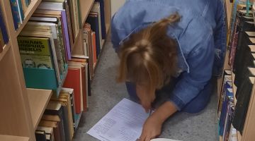 Atjautības spēle “Ceļo bibliotēkas plauktos”