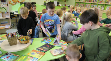 Ciemos pie Vinnija Pūka jeb atrodi savu grāmatu!