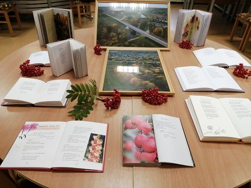 Dzejas dienu izstādes Salas bibliotēkā