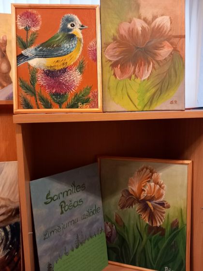 Ābeļu bibliotēka aicina uz novadnieces Sarmītes Pošas zīmējumu izstādi